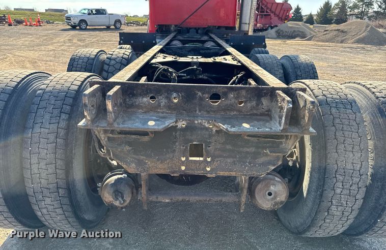 image for item EM3752 1998 Freightliner FLD1209D semi truck