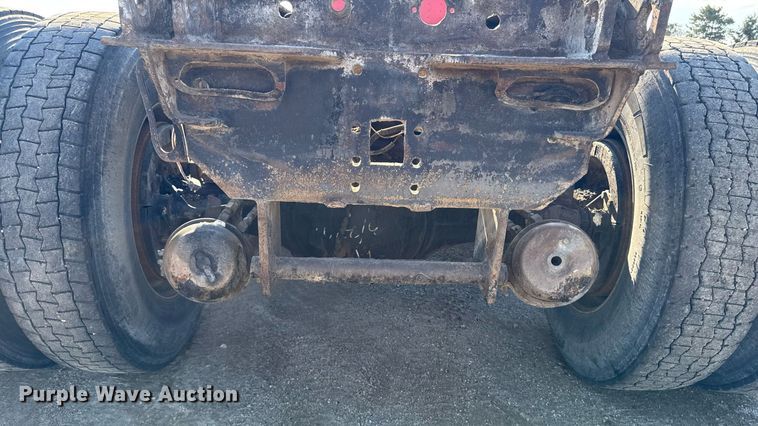 image for item EM3752 1998 Freightliner FLD1209D semi truck