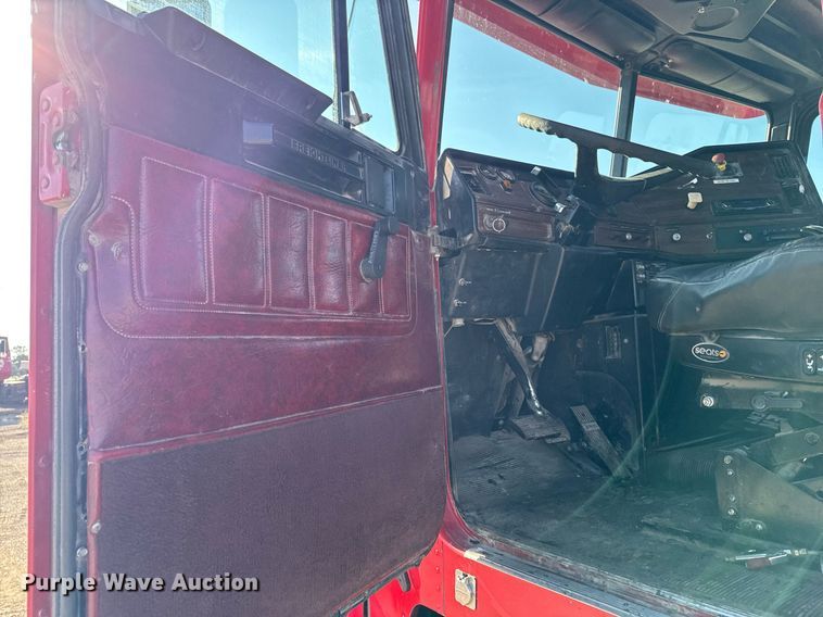 image for item EM3752 1998 Freightliner FLD1209D semi truck