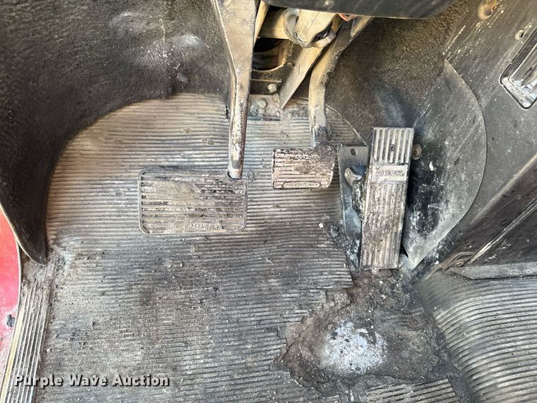 image for item EM3752 1998 Freightliner FLD1209D semi truck