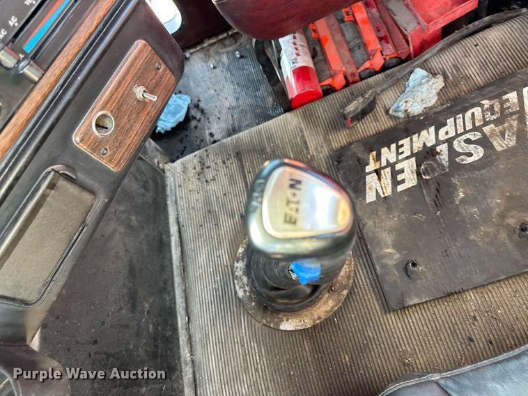 image for item EM3752 1998 Freightliner FLD1209D semi truck