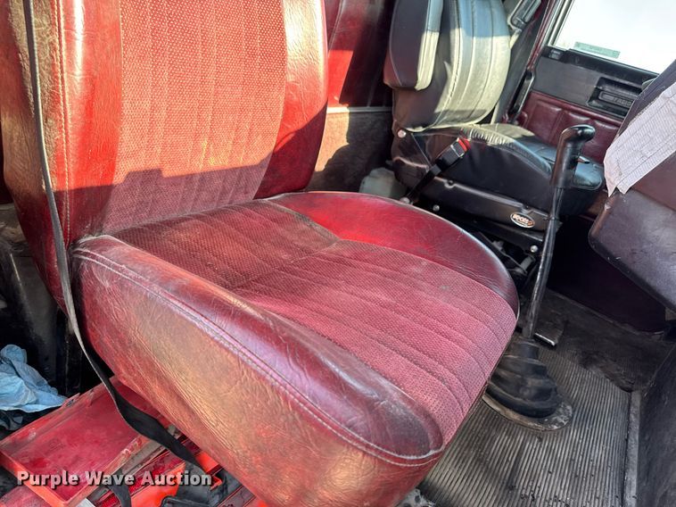 image for item EM3752 1998 Freightliner FLD1209D semi truck