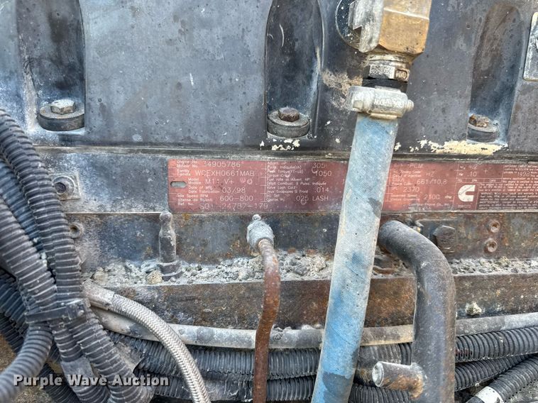 image for item EM3752 1998 Freightliner FLD1209D semi truck