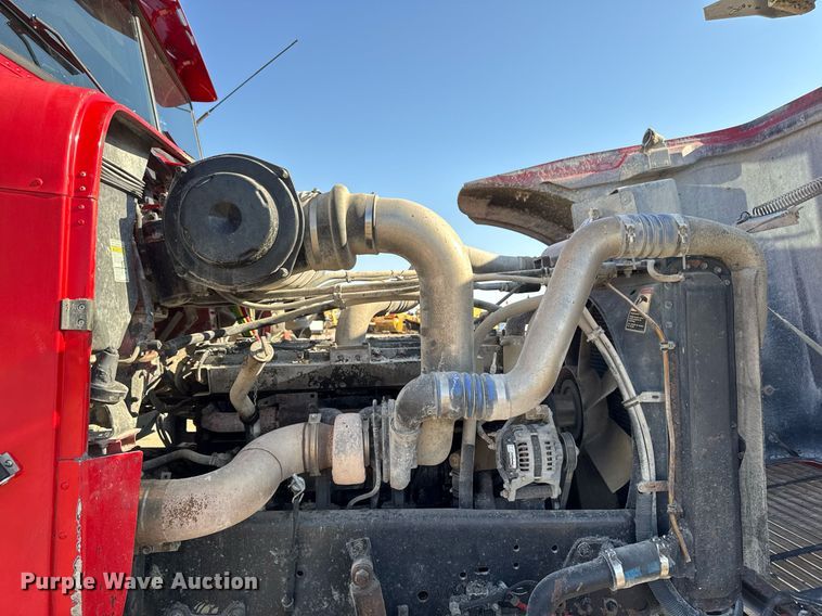 image for item EM3752 1998 Freightliner FLD1209D semi truck