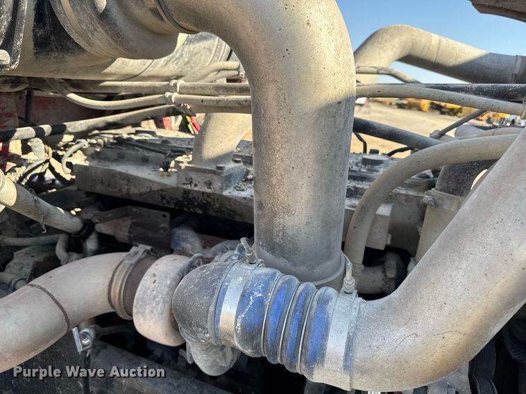 image for item EM3752 1998 Freightliner FLD1209D semi truck