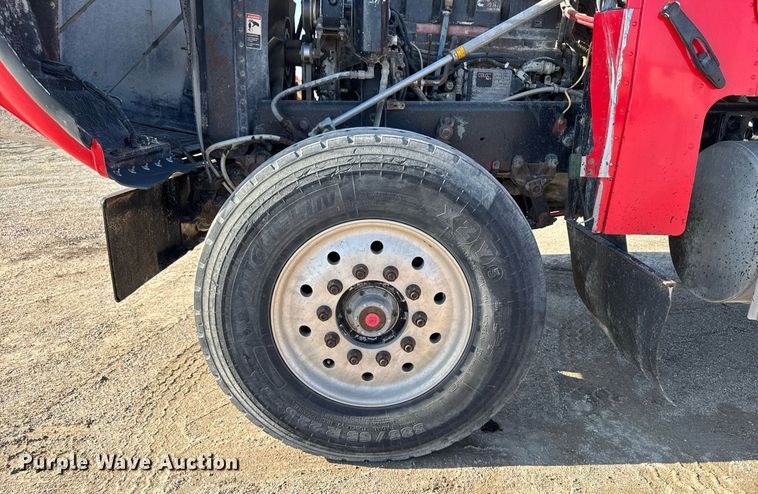 image for item EM3752 1998 Freightliner FLD1209D semi truck