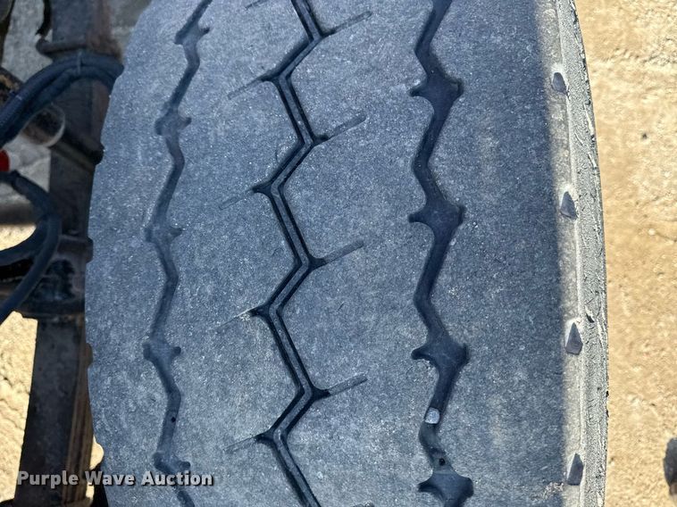 image for item EM3752 1998 Freightliner FLD1209D semi truck