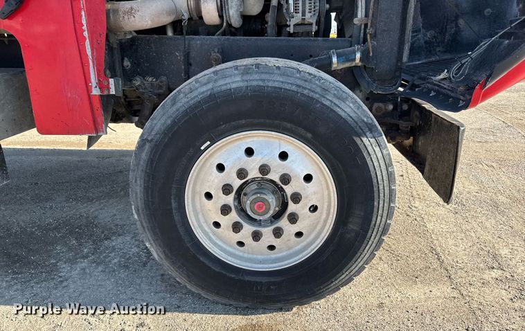 image for item EM3752 1998 Freightliner FLD1209D semi truck