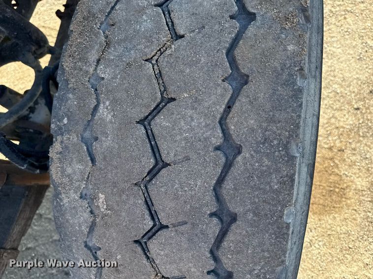 image for item EM3752 1998 Freightliner FLD1209D semi truck