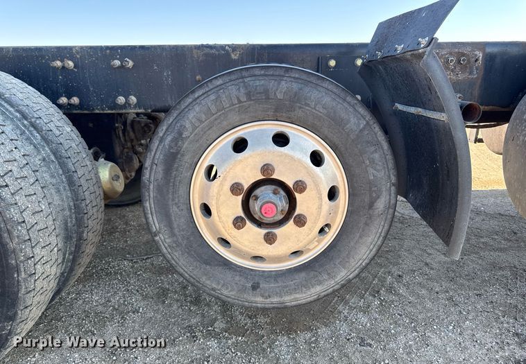 image for item EM3752 1998 Freightliner FLD1209D semi truck