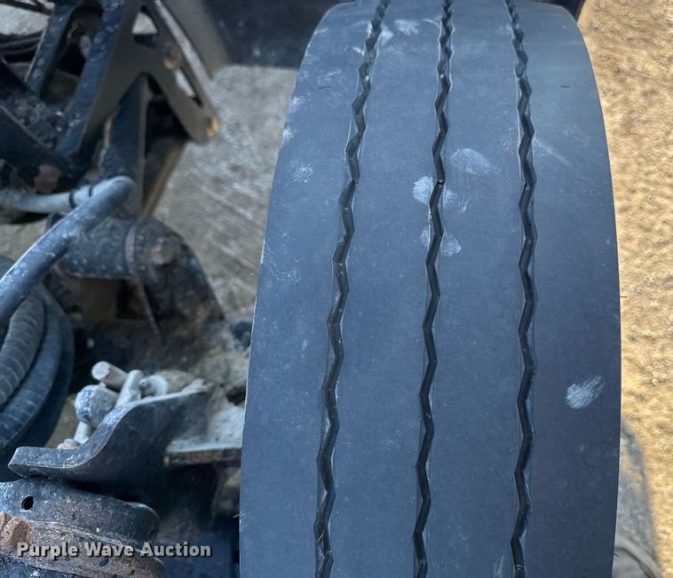 image for item EM3752 1998 Freightliner FLD1209D semi truck