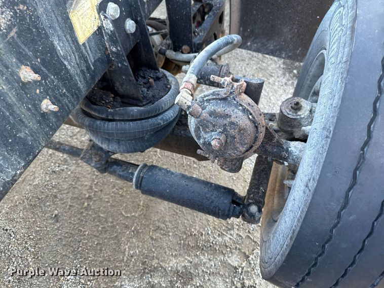 image for item EM3752 1998 Freightliner FLD1209D semi truck