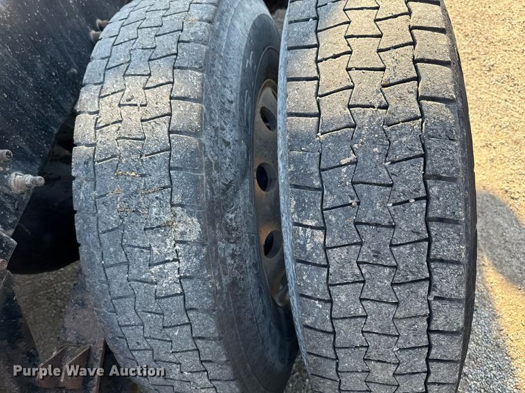 image for item EM3752 1998 Freightliner FLD1209D semi truck