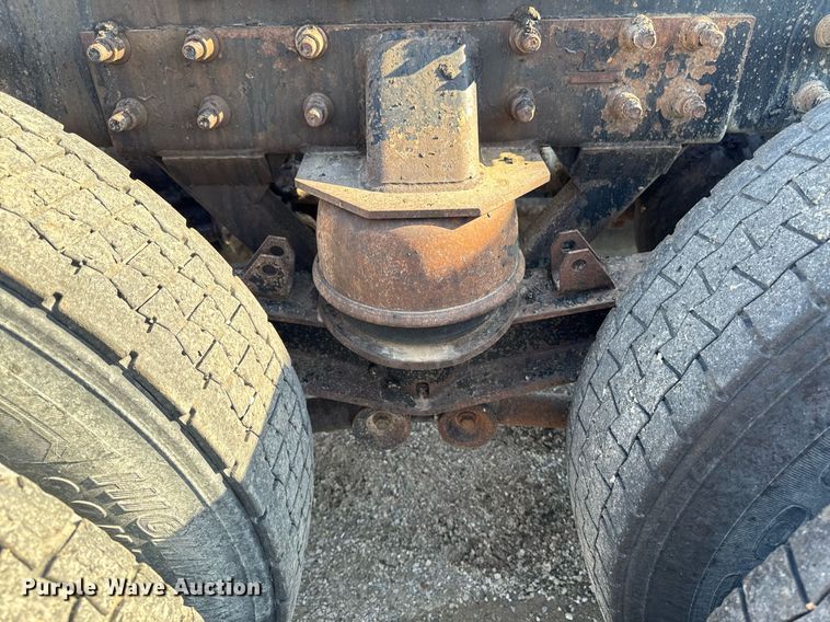 image for item EM3752 1998 Freightliner FLD1209D semi truck