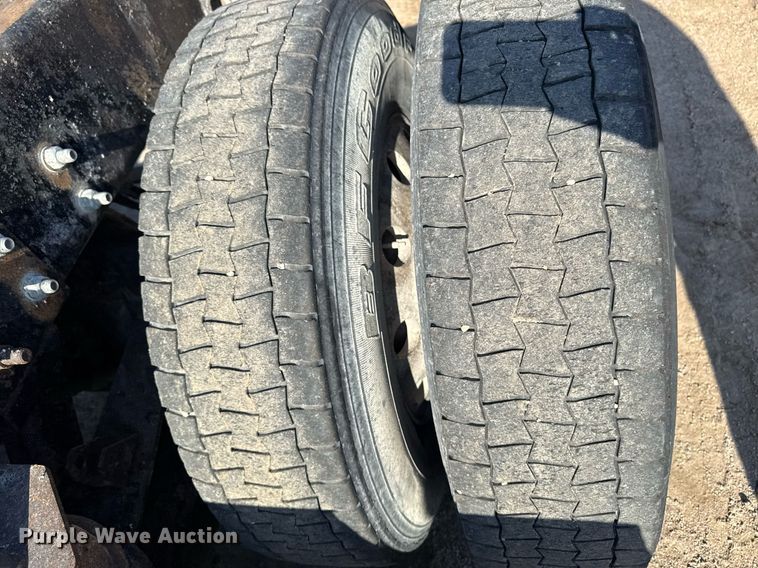 image for item EM3752 1998 Freightliner FLD1209D semi truck