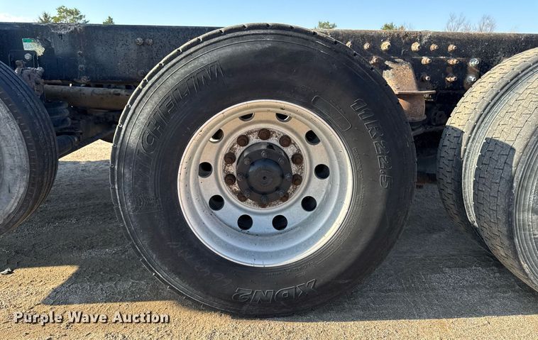 image for item EM3752 1998 Freightliner FLD1209D semi truck