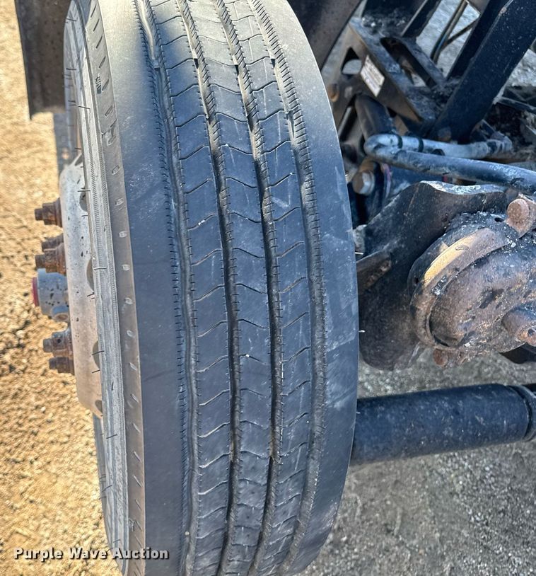 image for item EM3752 1998 Freightliner FLD1209D semi truck