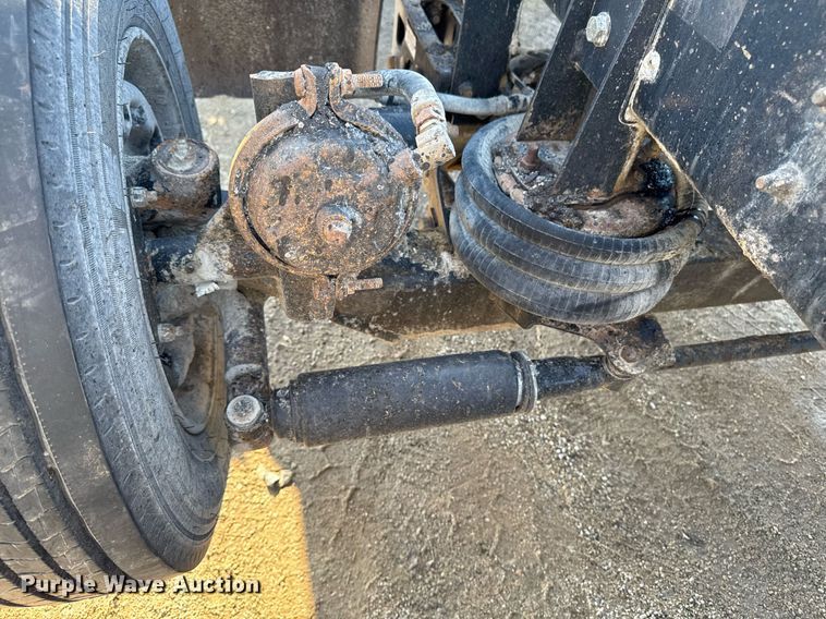 image for item EM3752 1998 Freightliner FLD1209D semi truck