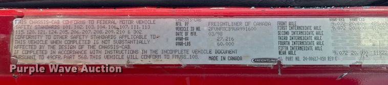 image for item EM3752 1998 Freightliner FLD1209D semi truck