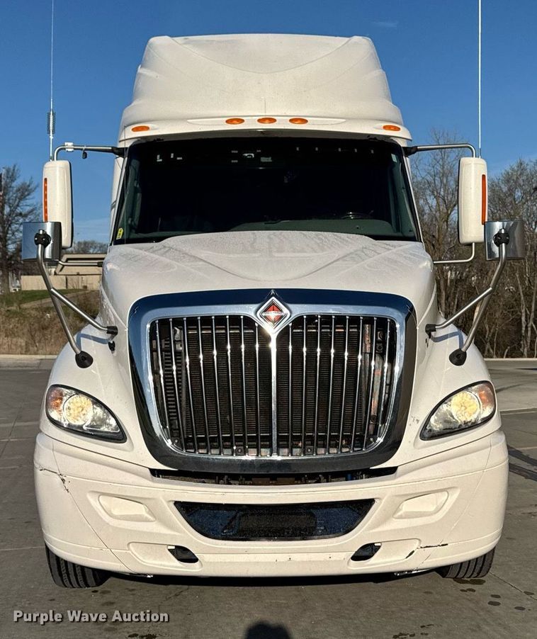 image for item EM3753 2017 International Prostar Plus 122 semi truck