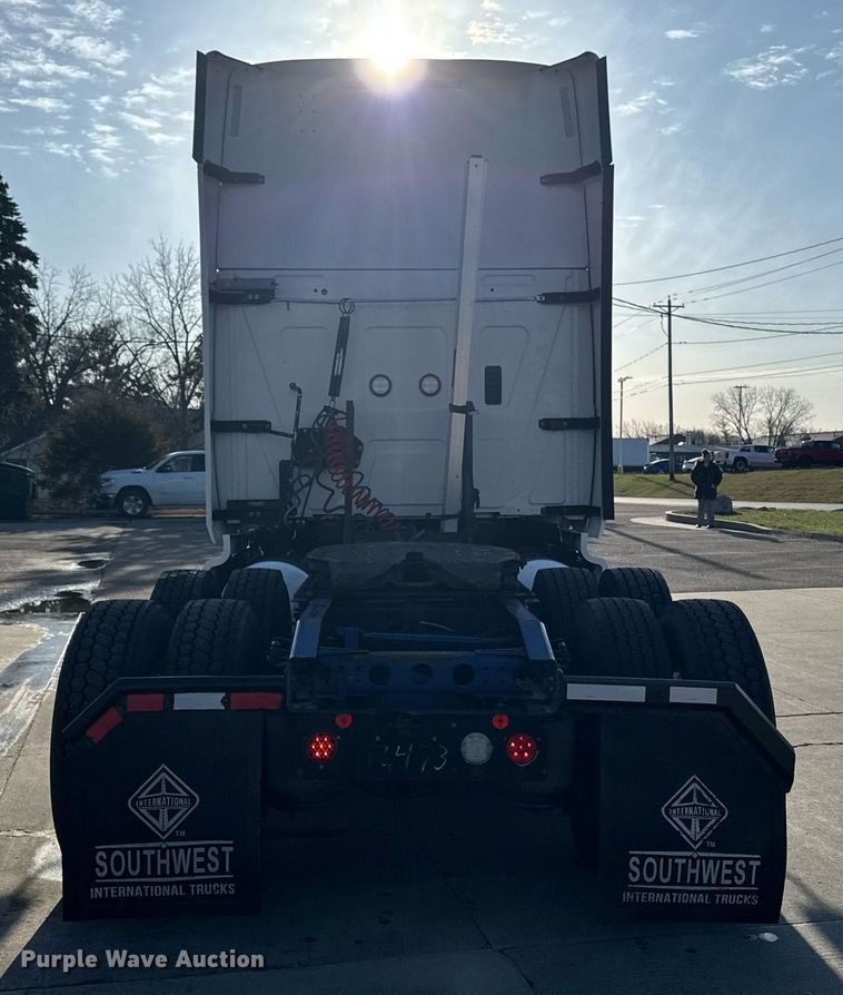 image for item EM3753 2017 International Prostar Plus 122 semi truck