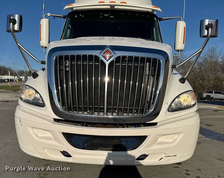 image for item EM3753 2017 International Prostar Plus 122 semi truck