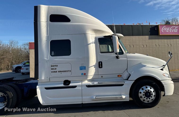 image for item EM3753 2017 International Prostar Plus 122 semi truck
