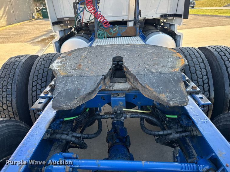 image for item EM3753 2017 International Prostar Plus 122 semi truck