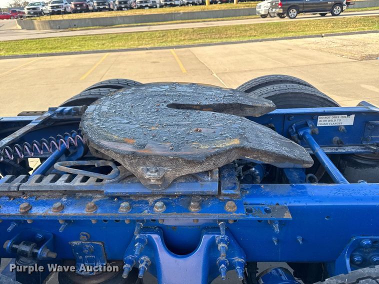 image for item EM3753 2017 International Prostar Plus 122 semi truck