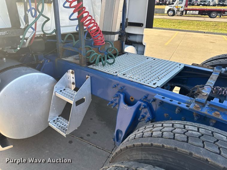 image for item EM3753 2017 International Prostar Plus 122 semi truck