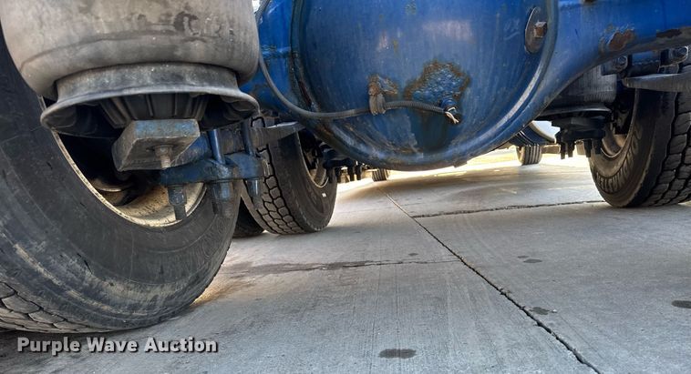 image for item EM3753 2017 International Prostar Plus 122 semi truck