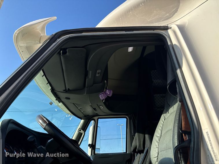 image for item EM3753 2017 International Prostar Plus 122 semi truck