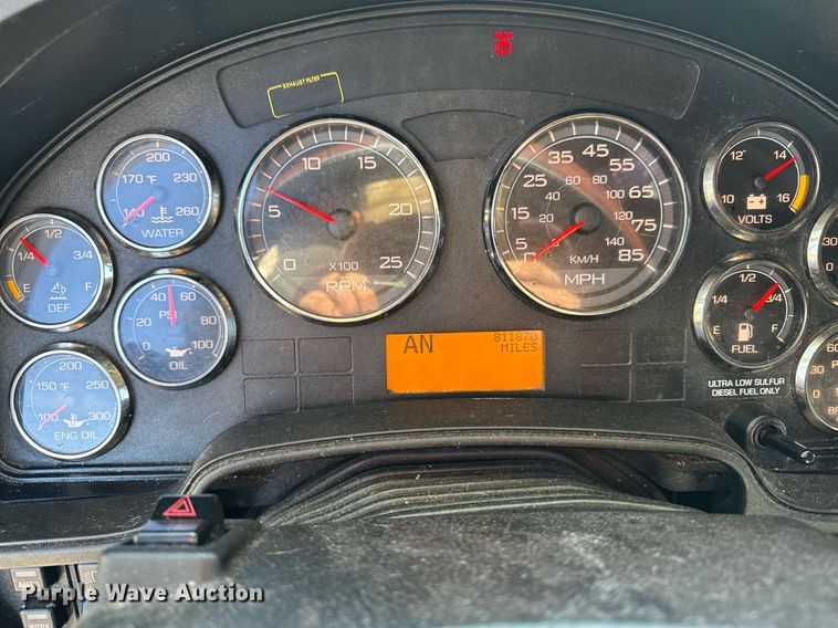 image for item EM3753 2017 International Prostar Plus 122 semi truck