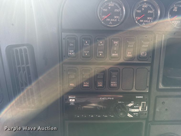 image for item EM3753 2017 International Prostar Plus 122 semi truck