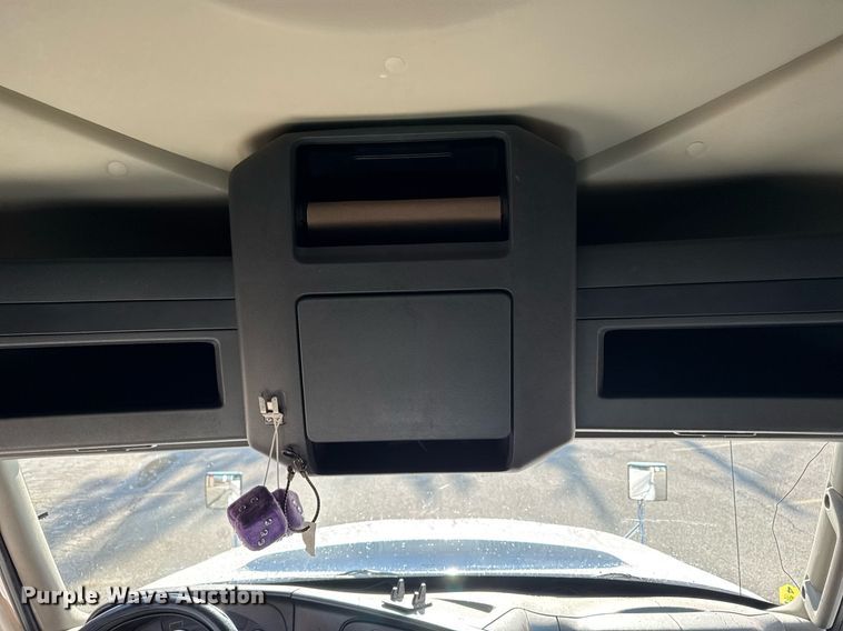 image for item EM3753 2017 International Prostar Plus 122 semi truck