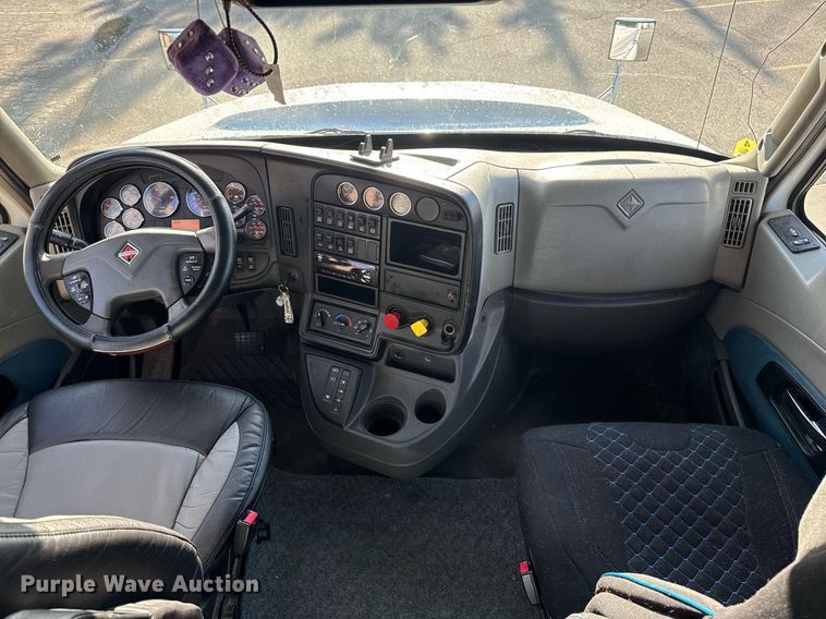 image for item EM3753 2017 International Prostar Plus 122 semi truck