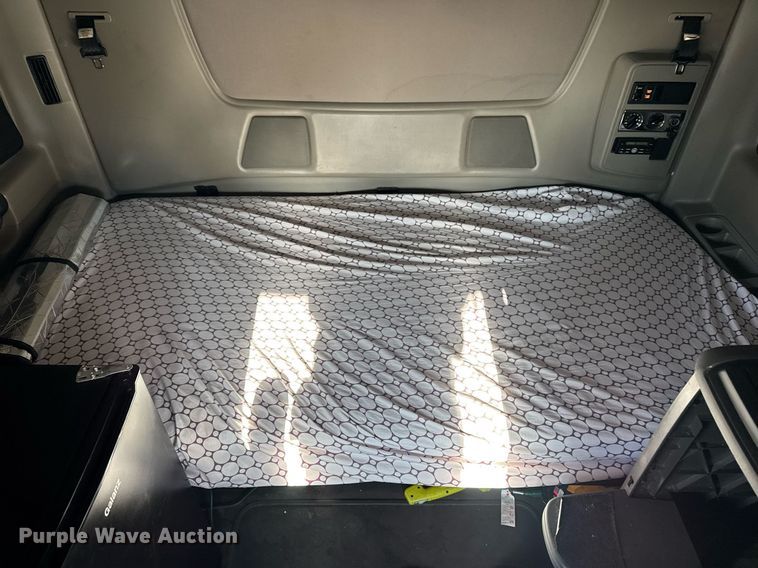 image for item EM3753 2017 International Prostar Plus 122 semi truck