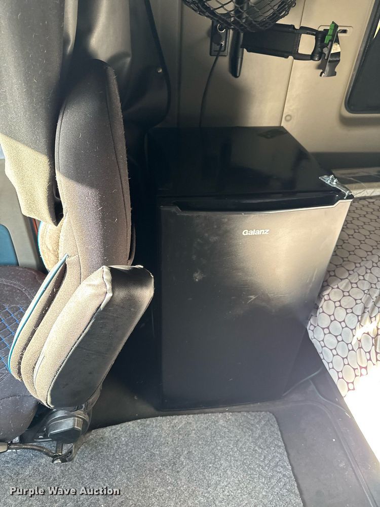 image for item EM3753 2017 International Prostar Plus 122 semi truck