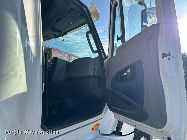 image for item EM3753 2017 International Prostar Plus 122 semi truck