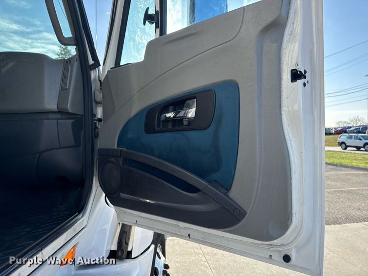 image for item EM3753 2017 International Prostar Plus 122 semi truck