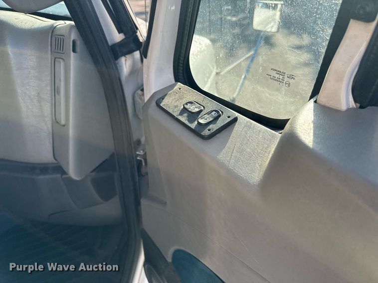 image for item EM3753 2017 International Prostar Plus 122 semi truck