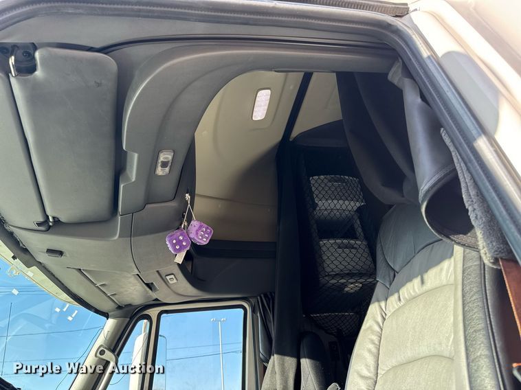 image for item EM3753 2017 International Prostar Plus 122 semi truck