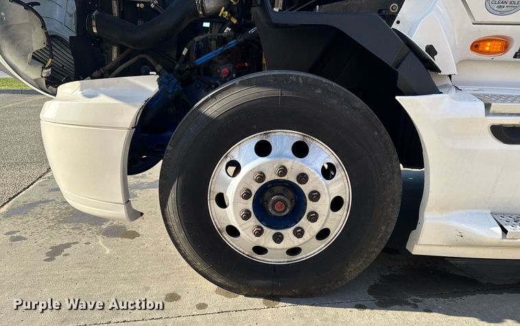 image for item EM3753 2017 International Prostar Plus 122 semi truck