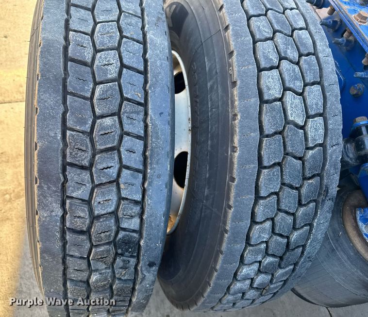 image for item EM3753 2017 International Prostar Plus 122 semi truck