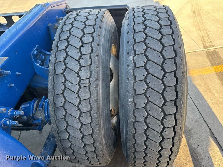 image for item EM3753 2017 International Prostar Plus 122 semi truck