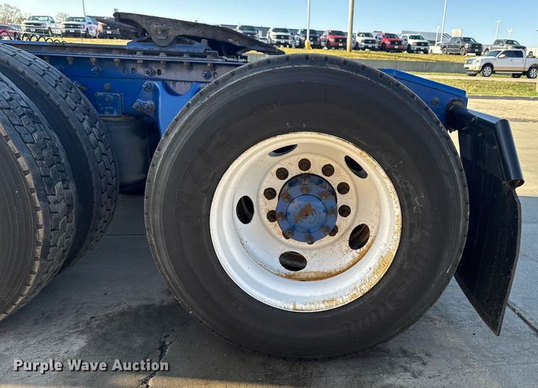 image for item EM3753 2017 International Prostar Plus 122 semi truck