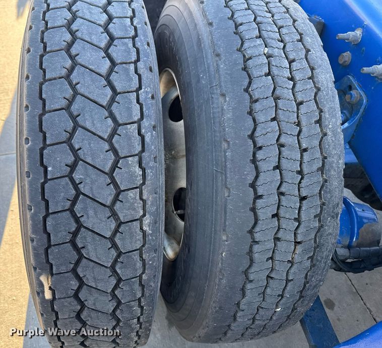 image for item EM3753 2017 International Prostar Plus 122 semi truck