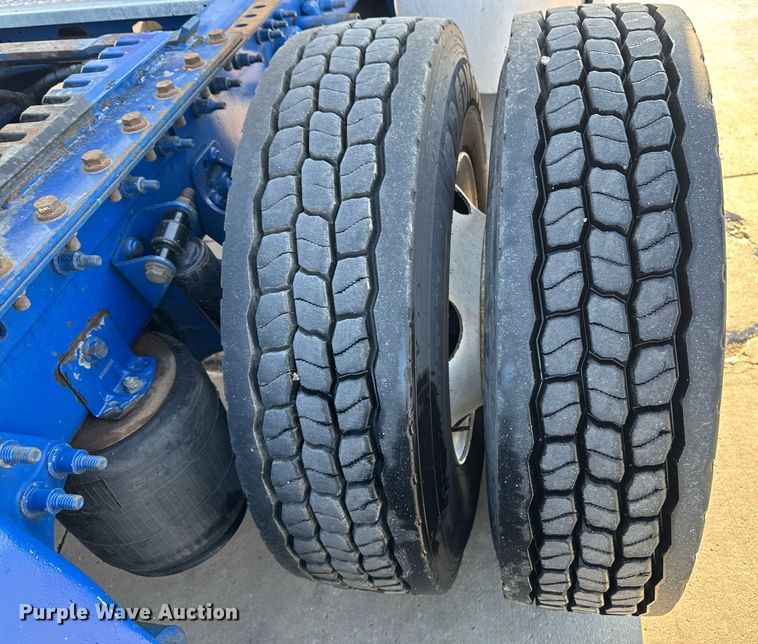 image for item EM3753 2017 International Prostar Plus 122 semi truck