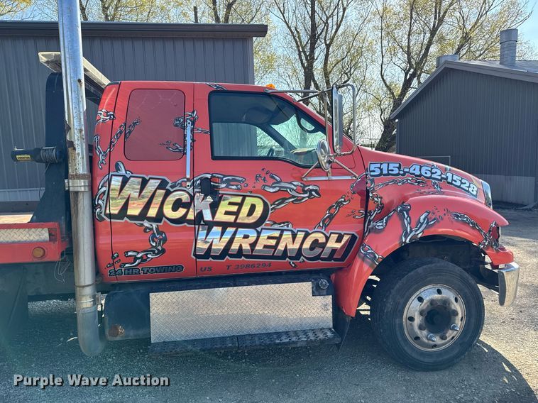 image for item EM3754 2007 Ford F650 Super Duty rollback truck