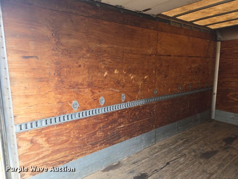 image for item EM6010 1999 International 4700 box truck